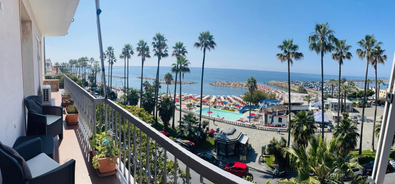 Brezza Di Mare Appartement Imperia Buitenkant foto